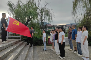 武宁县总医院人民医院院区门诊党支部开展“铭记历史 缅怀先烈”纪念活动