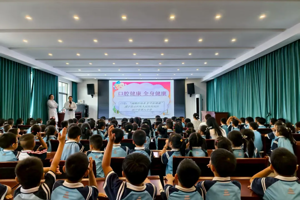 武宁县总医院人民医院院区开展“全国爱牙日”科普讲座进校园活动