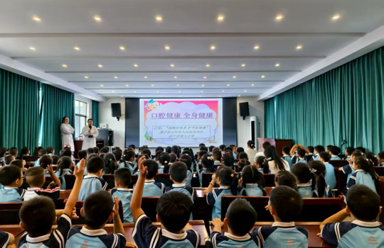 武宁县总医院人民医院院区开展“全国爱牙日”科普讲座进校园活动